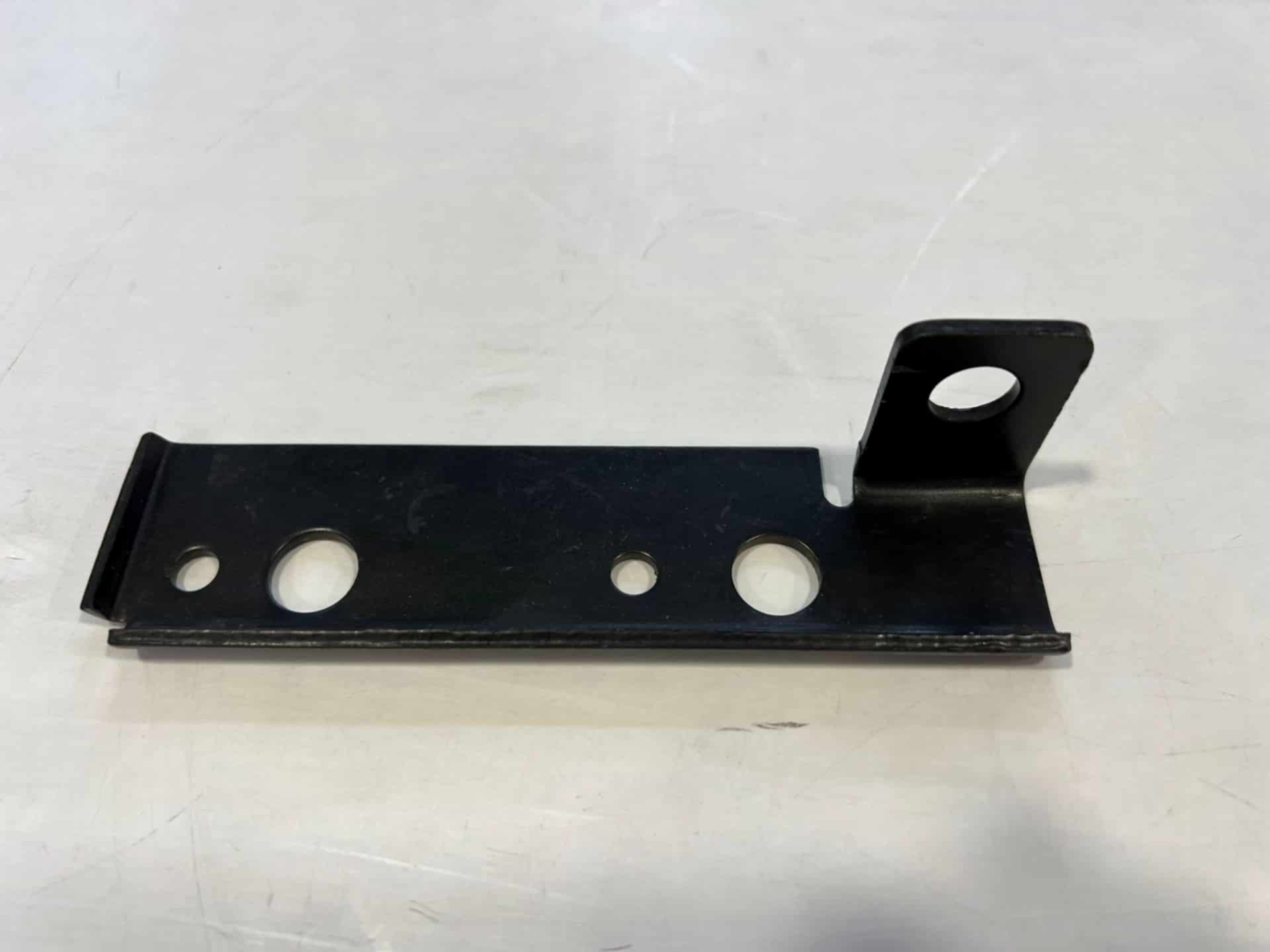 ASU710040-L Motor Kaput Dayama Braketi-Sağ Defender