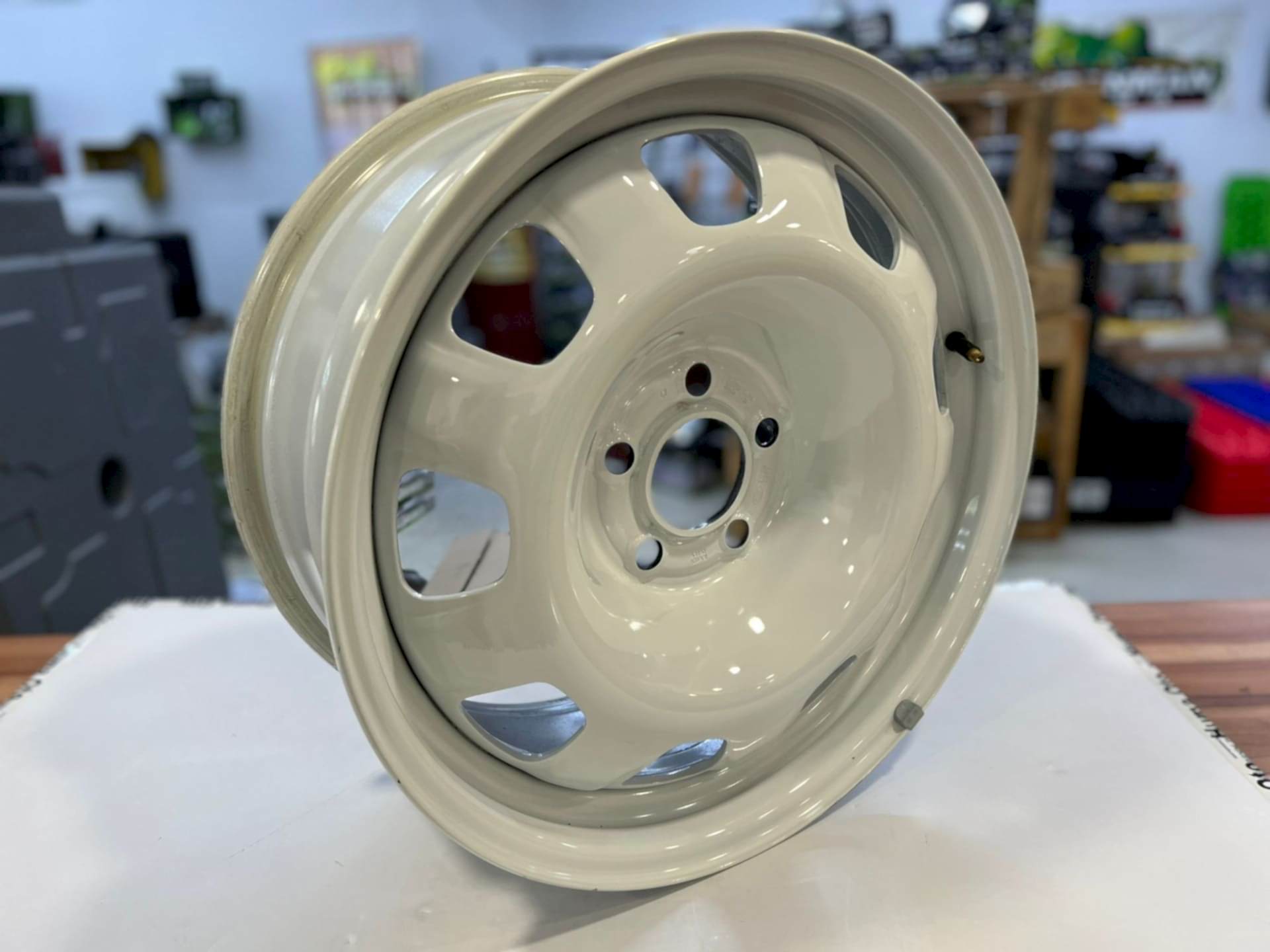 LR143917 Sac Jant Fuji Beyazı 18x8 Yeni Defender