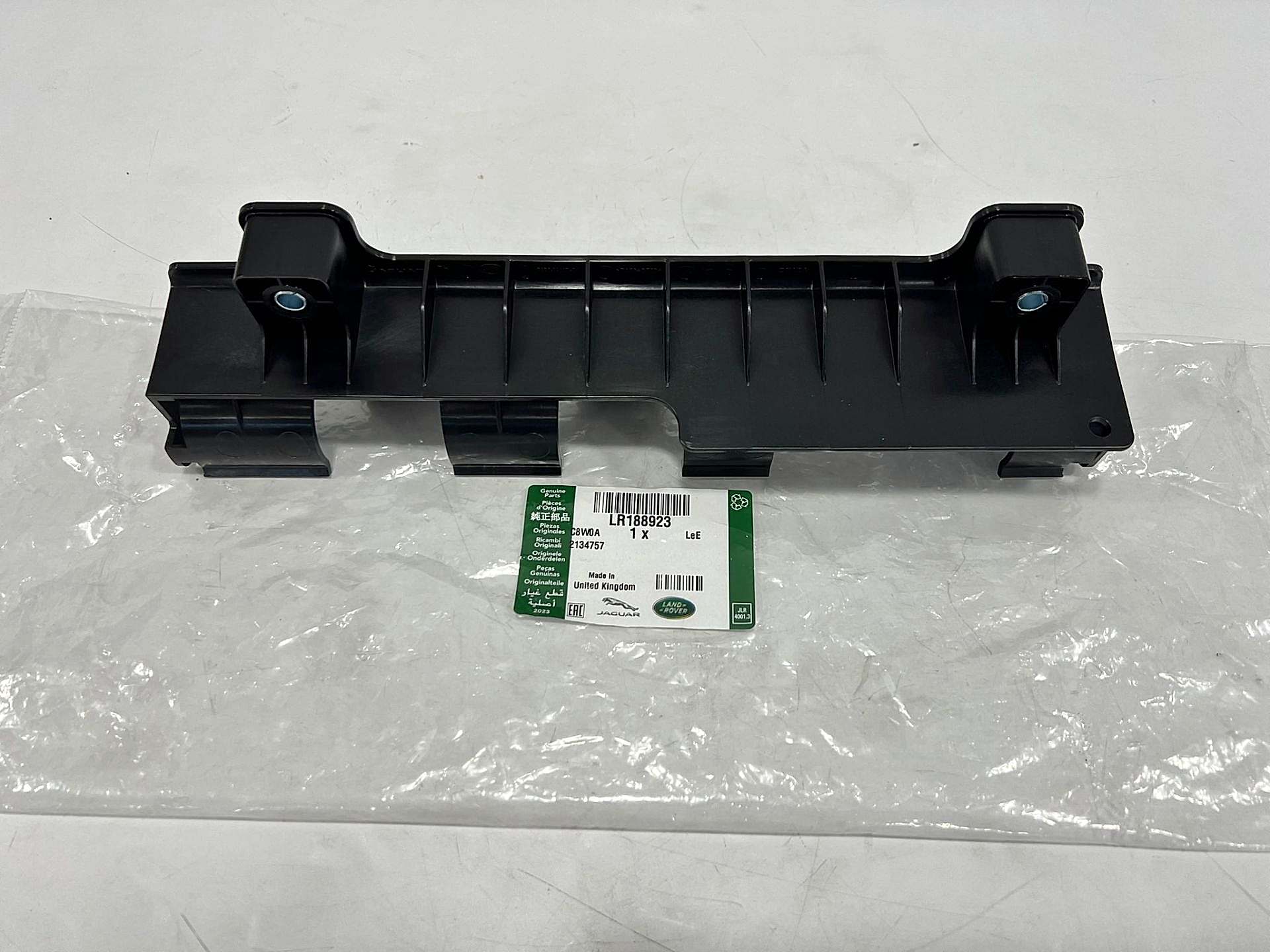 LR188923 Ek Radyatör Braketi Defender